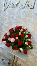 R-17 Arreglo de 100 Rosas Premium en Base Elegante