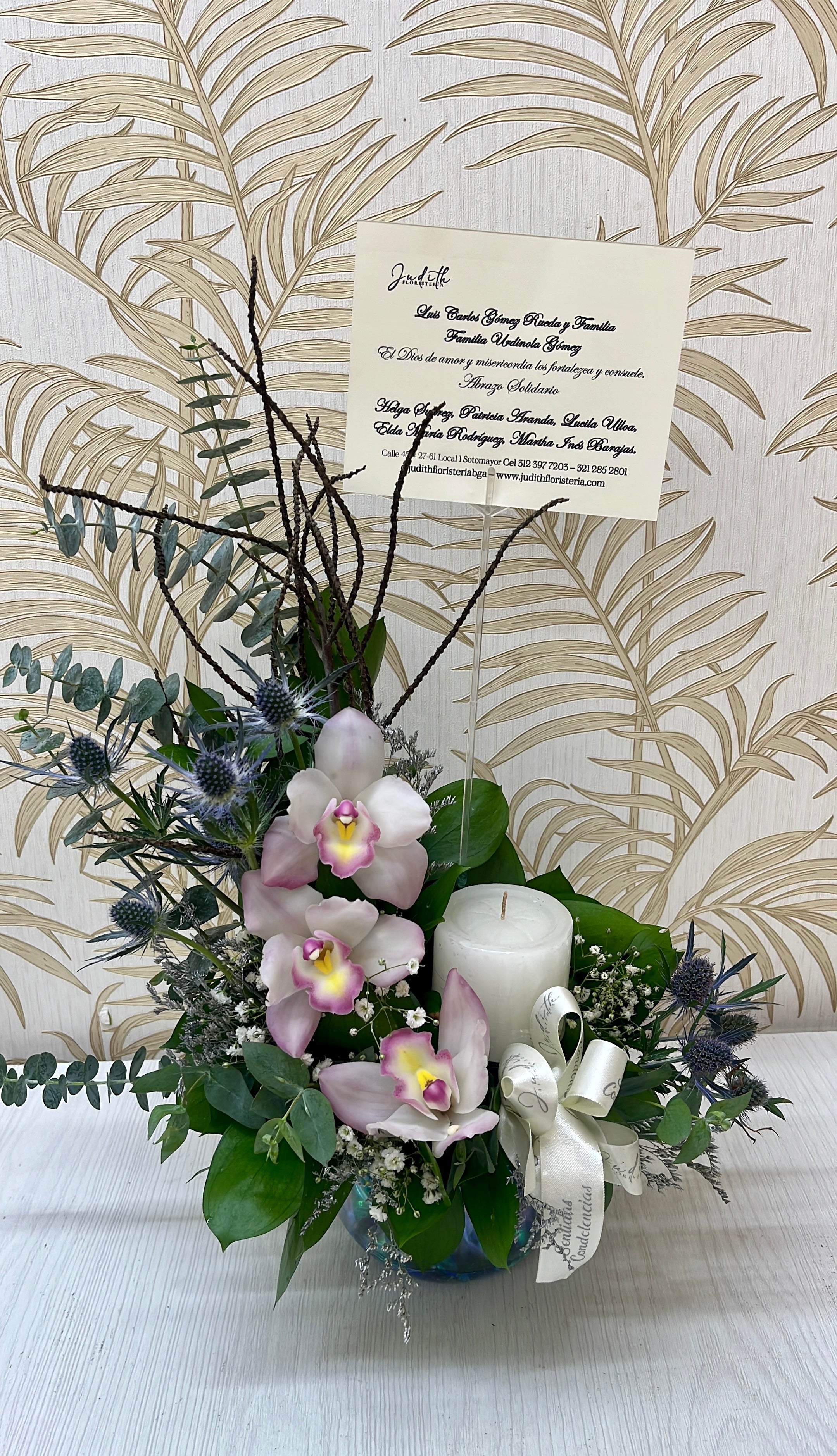 C-11  Arreglo pequeño orquídeas y vela