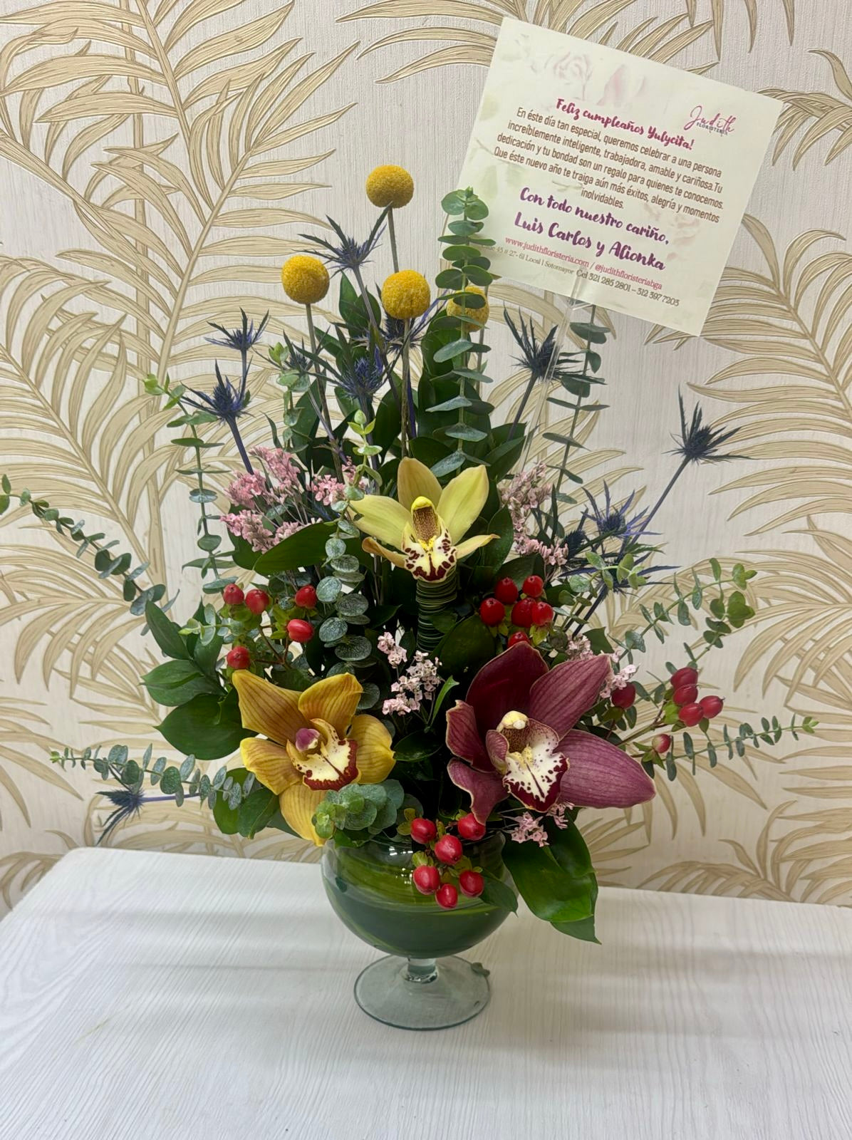 E-11    Arreglo pequeño con orquídeas