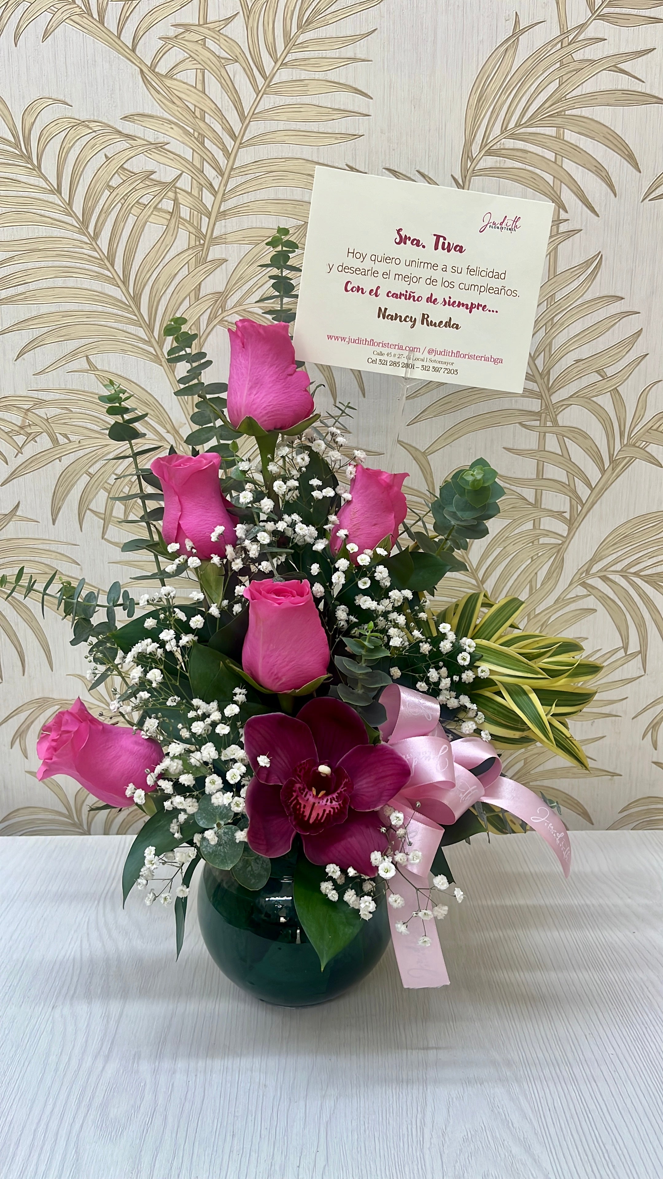 R-15    Arreglo pequeño rosas y orquídea