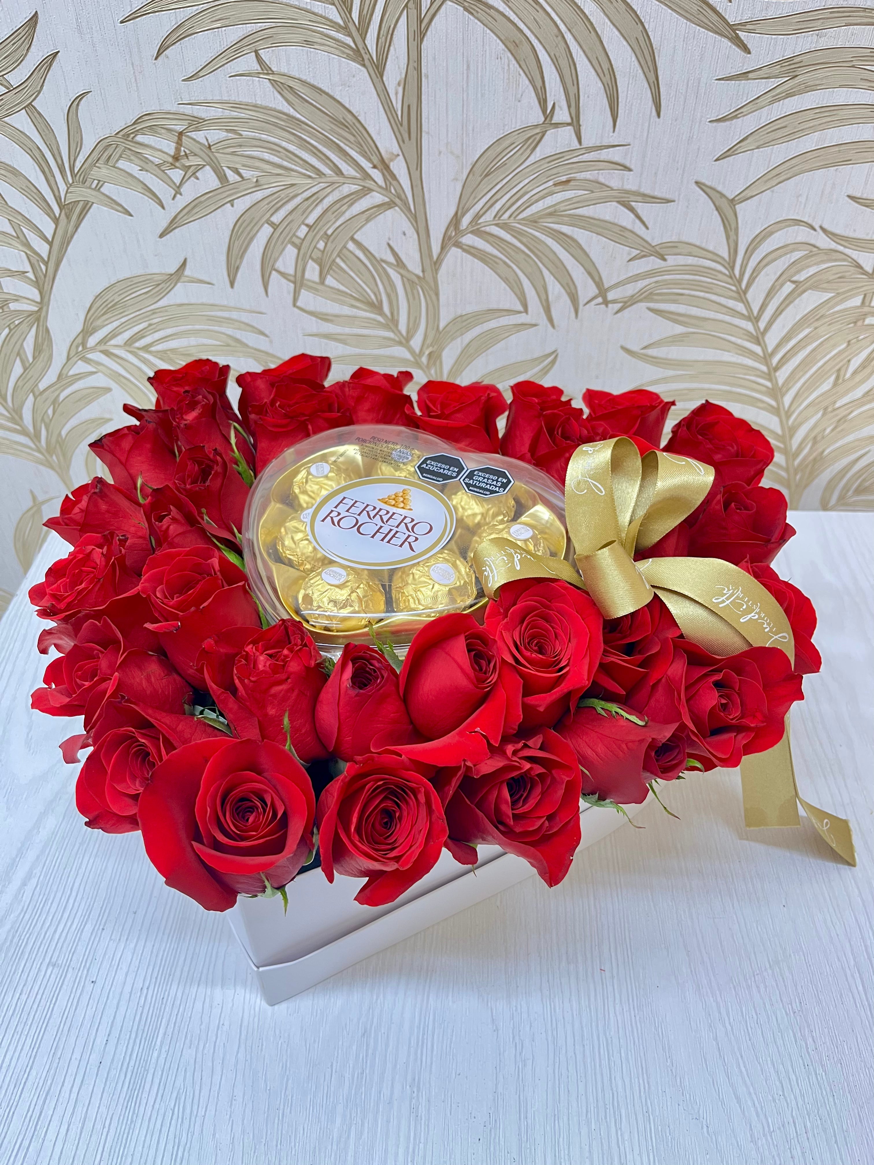 R-14  Corazón en rosas y centro de chocolates