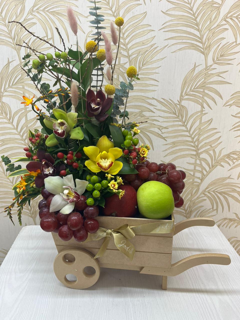 F-09 Carretilla Floral Premium con Orquídeas y Frutas